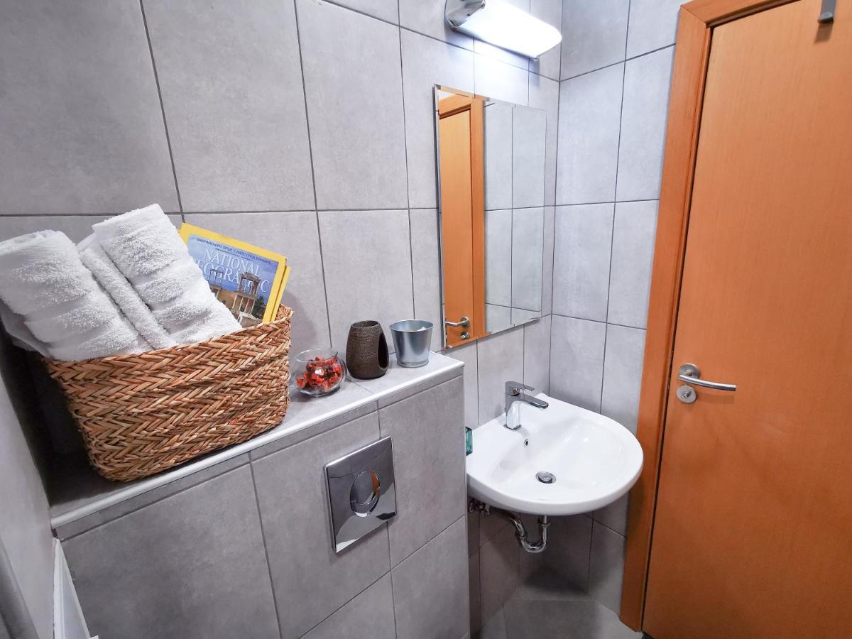 So Close Kapana - 2 Rooms Central Apartments Plovdiv Bagian luar foto